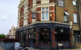 Oyo The Kilburn Arms